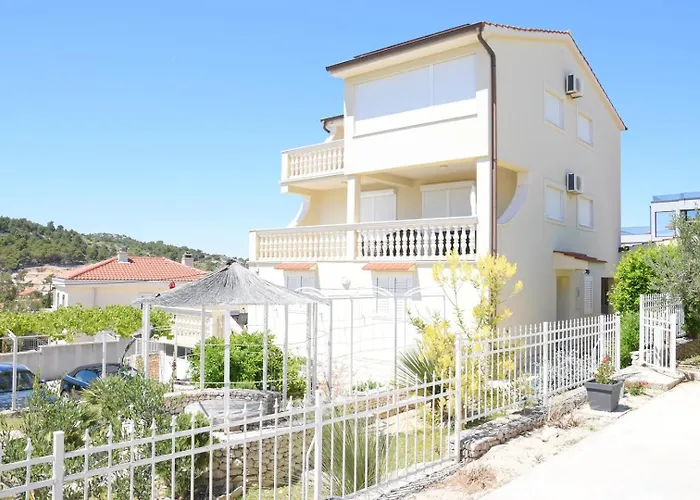 Luger Eg Апартаменты Ражань